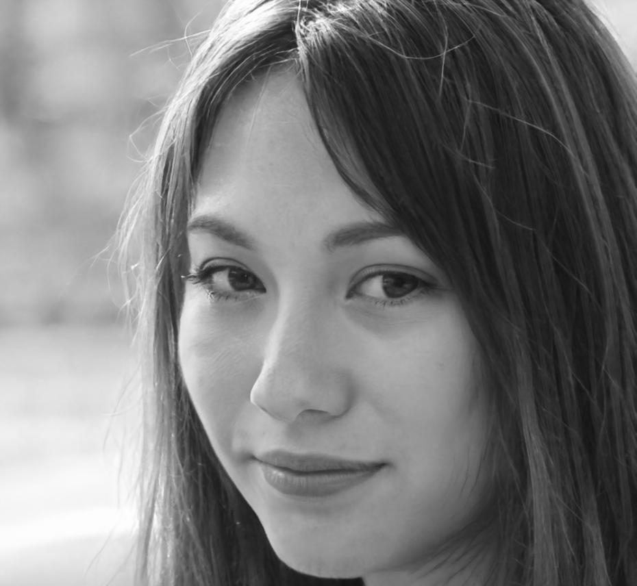 Florist profesional Jilintos Virandro dengan pengalaman bertahun-tahun dalam seni merangkai bunga